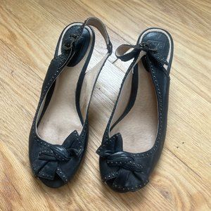 Frye Vintage Leather heel with studs and bow 9.5 womens